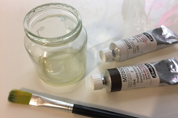 The glazing medium is one part dammar varnish, one part bleached linseed oil and one part odourless turpenoid. You can pour the mixture into a little glass jar.