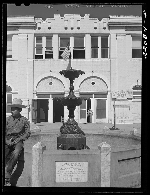 Market Square, J Brown memorial 1942 copy.jpg