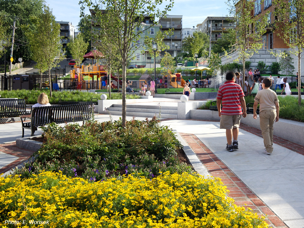  A new residential neighborhood is being created in the heart of Chelsea's former manufacturing area. One of the key components of the City's plan is this brand-new park on a significant corner. CBA's design combines a plaza area that draws visitors 