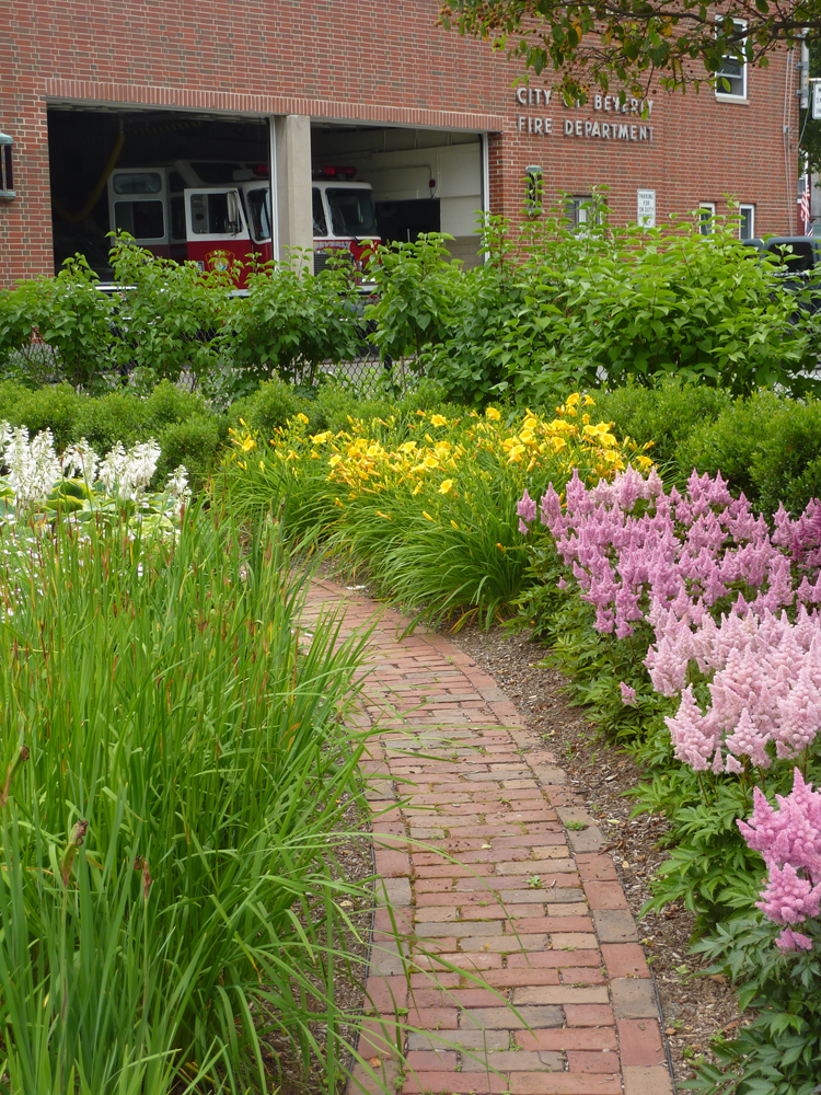  &nbsp;CBA was commissioned by the City to design a new passive park for the Beverly Farms neighborhood, located adjacent to the Beverly Farms Library on land donated to the City by the Loring family. CBA created a park that is integrated with the ne