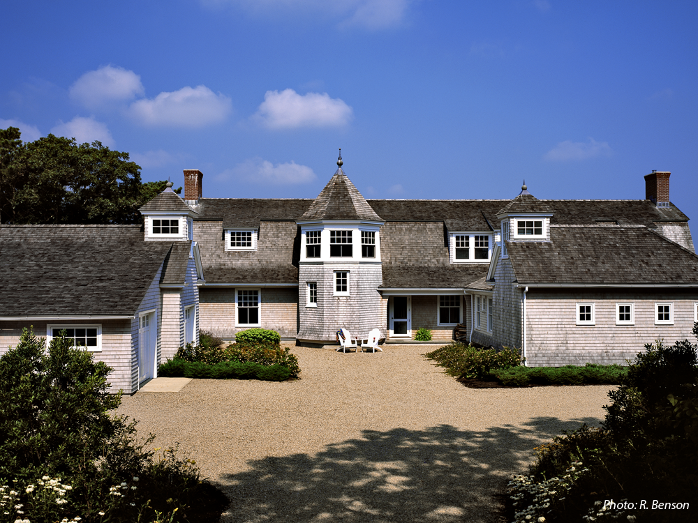 This one-acre plus property offers beautiful views of Cape Cod Bay surrounded by the traditional pitch pine and scrub oak vegetation. The client and CBA established a set of primary goals for this new house, which were to capture these views, maintain the visual privacy of the house, protect the surrounding woodland, incorporate a lawn for children, and create an elegant, yet simple setting for this home.