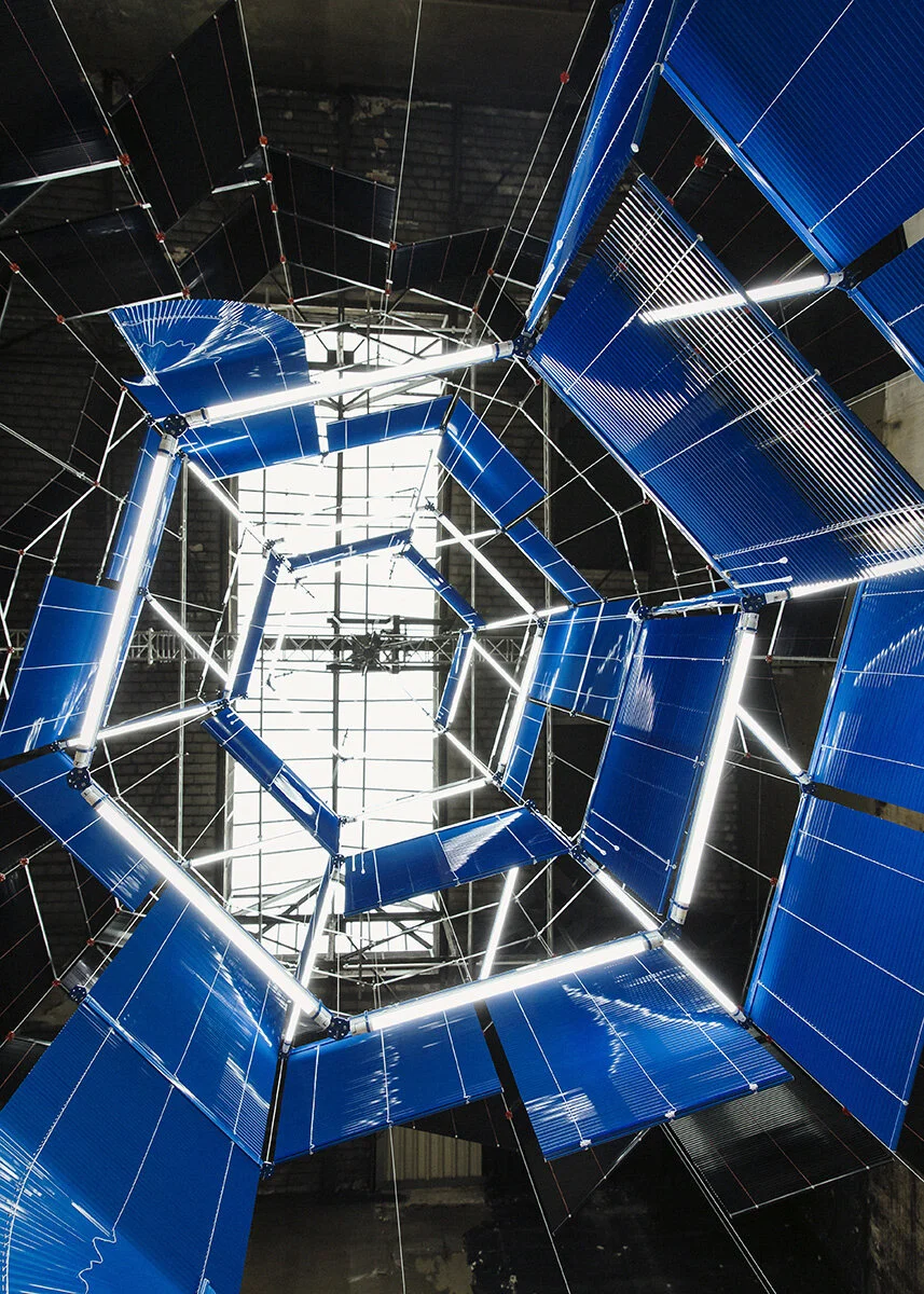 Die koreanische Künstlerin Hague Yang in ihrer Installation im Kindl Berlin. Für Art Magazin.