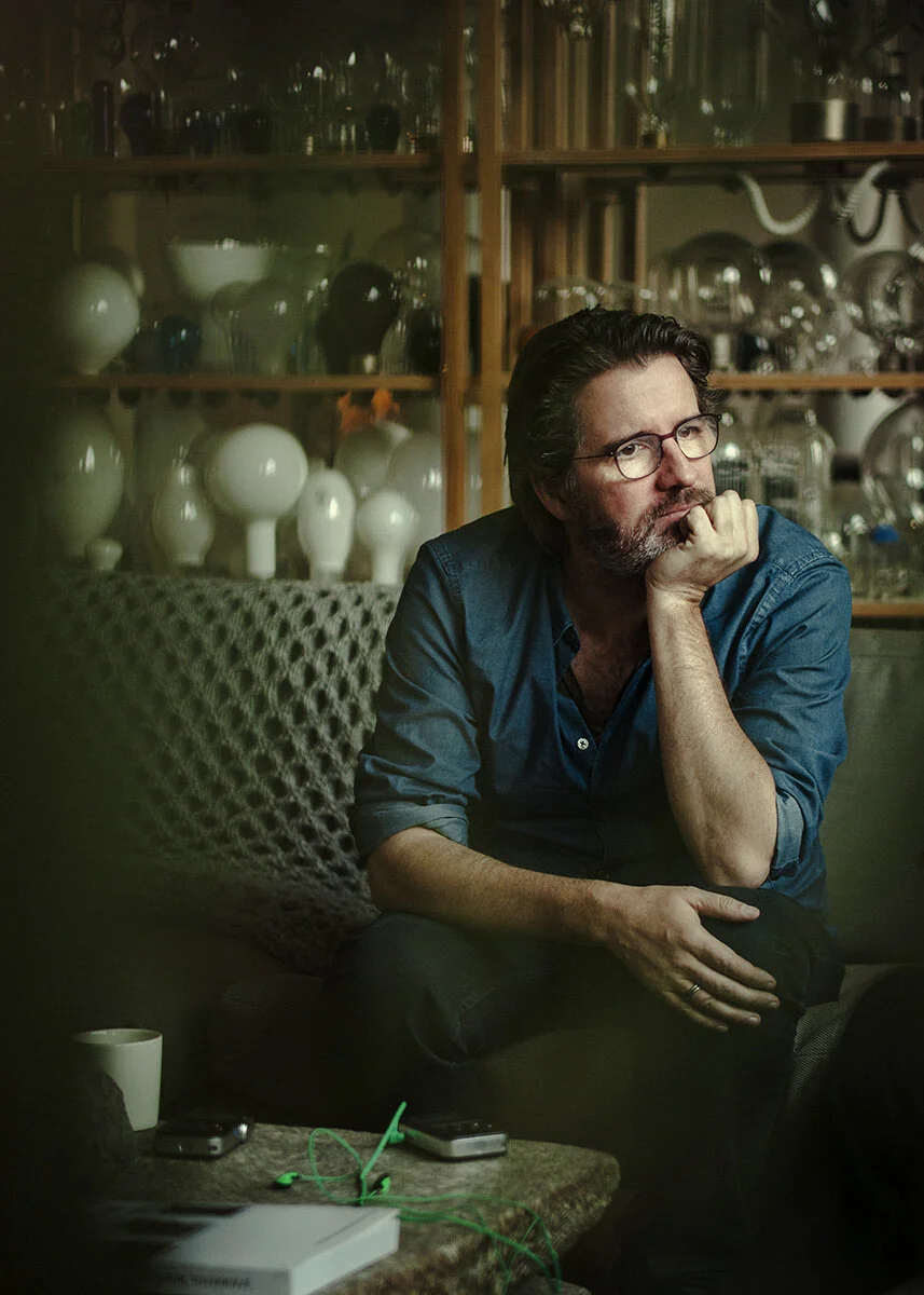 Der Künstler Olafur Eliasson in seinem Berliner Atelier. Für das Handelsblatt.
