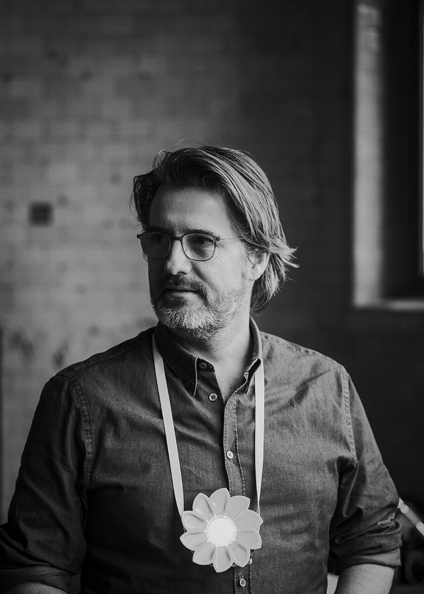 Der Künstler Olafur Eliasson in seinem Berliner Atelier. Für das Handelsblatt.