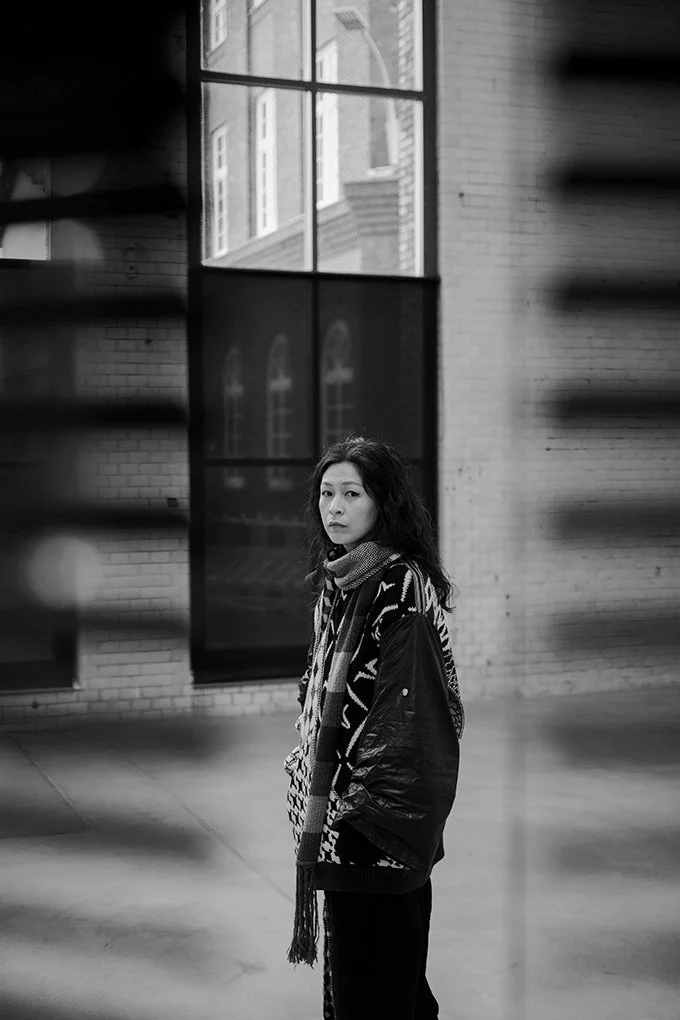 Die koreanische Künstlerin Haegue Yang in ihrer Installation im Kindl Berlin. Für Art Magazin.