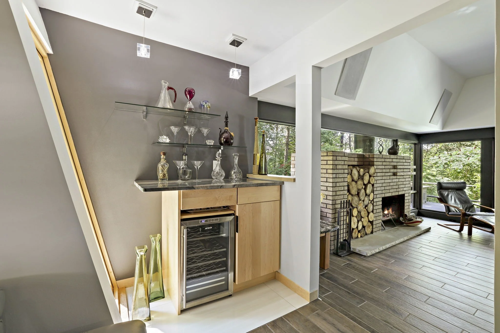 8-web-or-mls-2131 River Bend Rd - 15.jpg