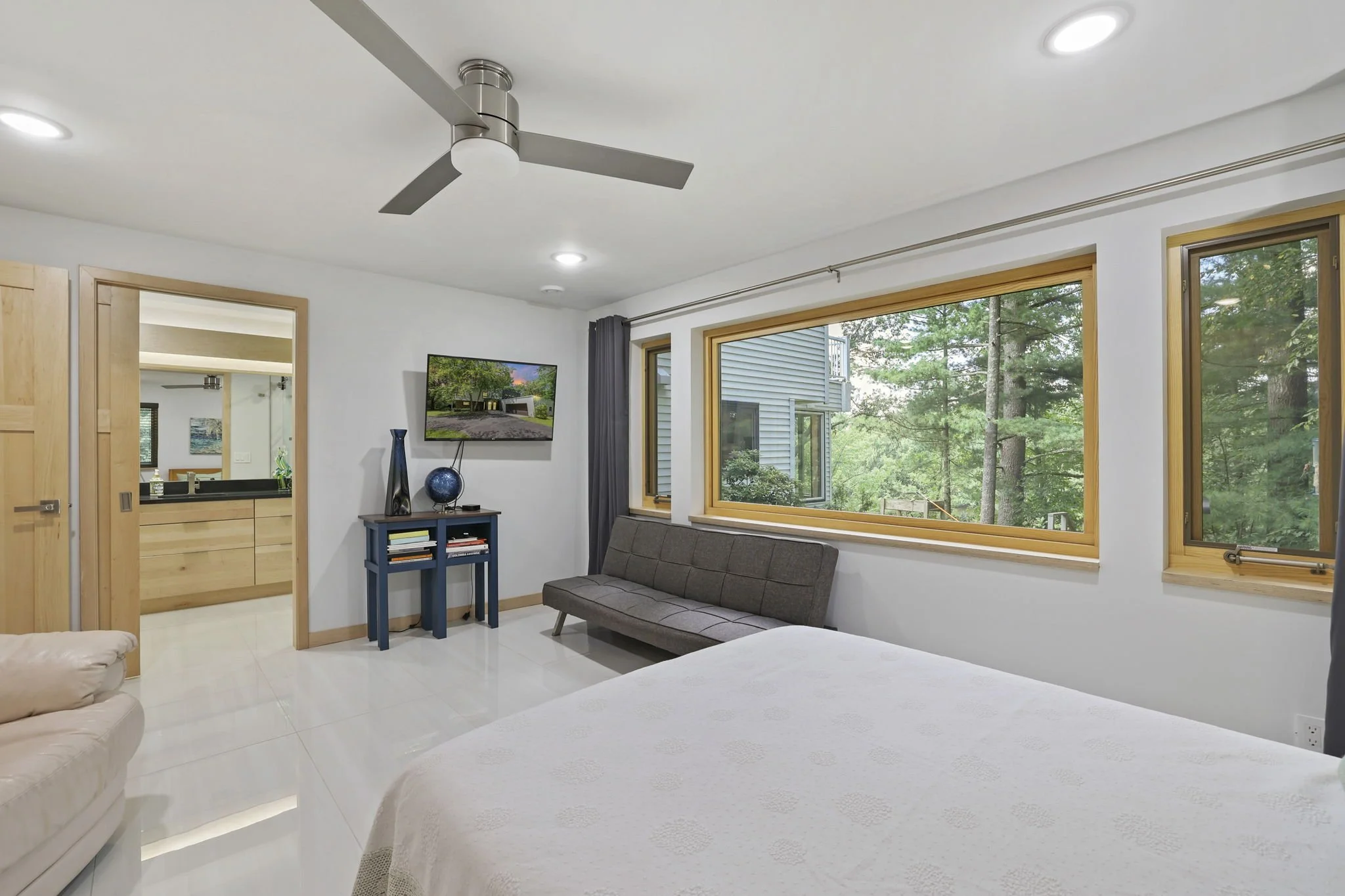 33-web-or-mls-2131 River Bend Rd - 40.jpg