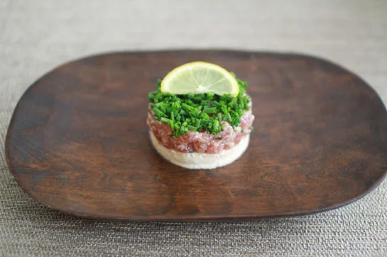   まぐろとチャイブのお豆腐タルタル  