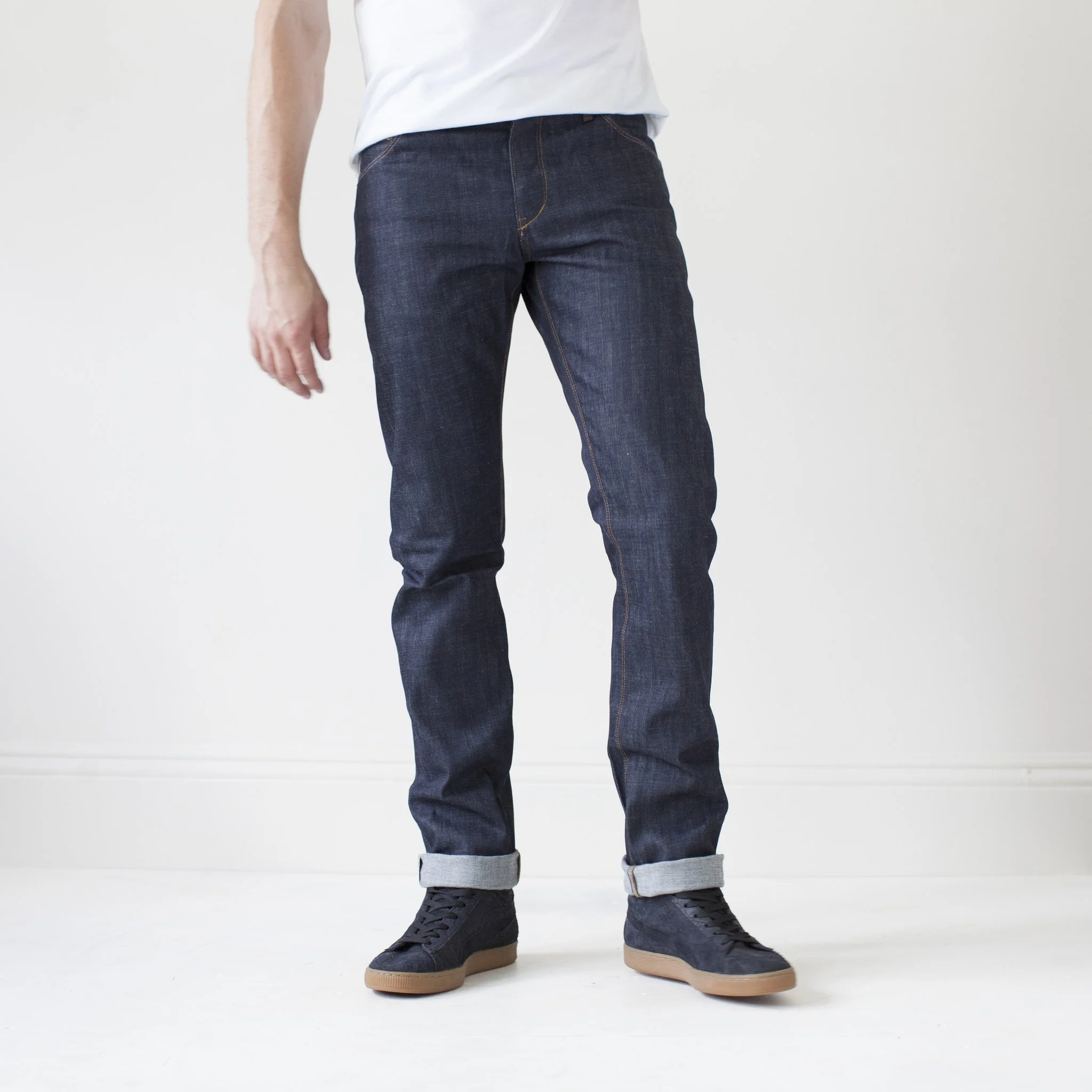 Model_front_1610122_Mens_Jeans_Jones_Organic_Selvedge_Raw_2048x.jpg
