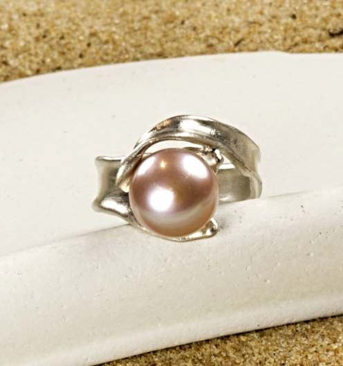 Eventide ring in sterling silver with pink color round cultured freshwater pearl