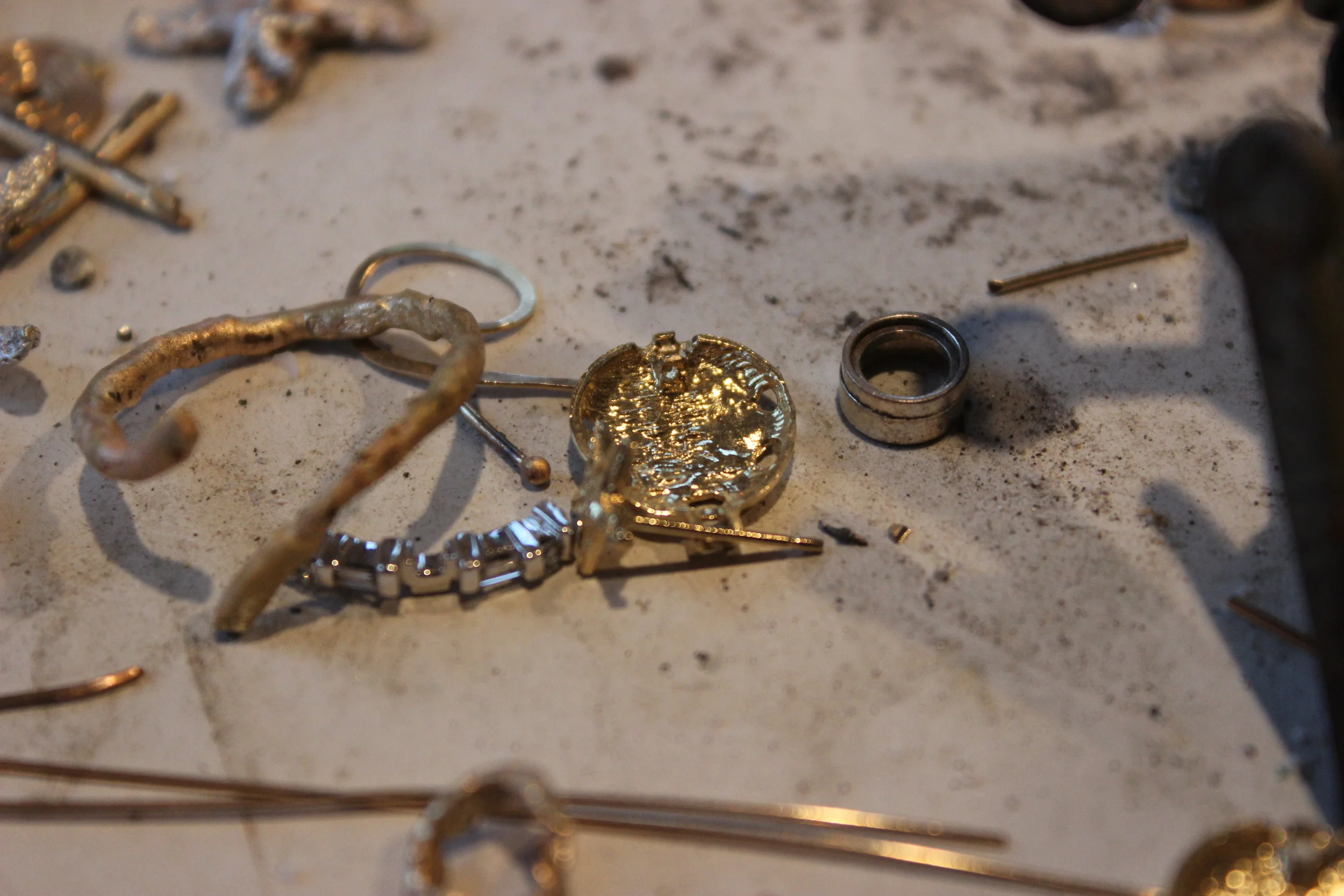 a close up view of the usual mess which is my workbench