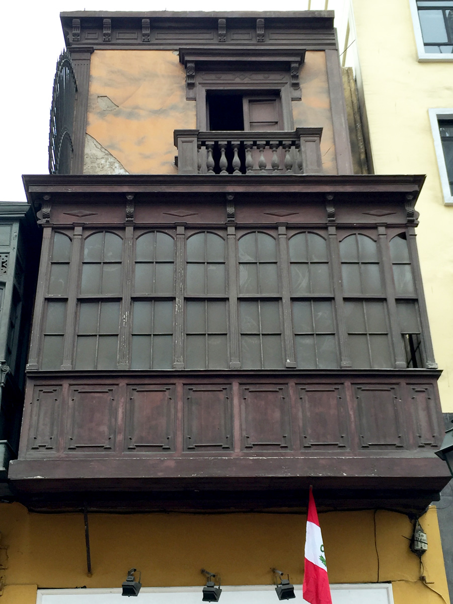 Colonial influences are reflected throughout Lima's city center. First floor cantilevered window boxes were all the rage at the time. 