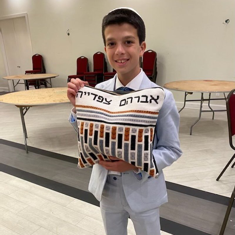 Wishing Abe a mabrook on celebrating his Bar-Mitzvah! Congratulations!!! 1️⃣3️⃣

Stitching here on point 🥳👌🏼