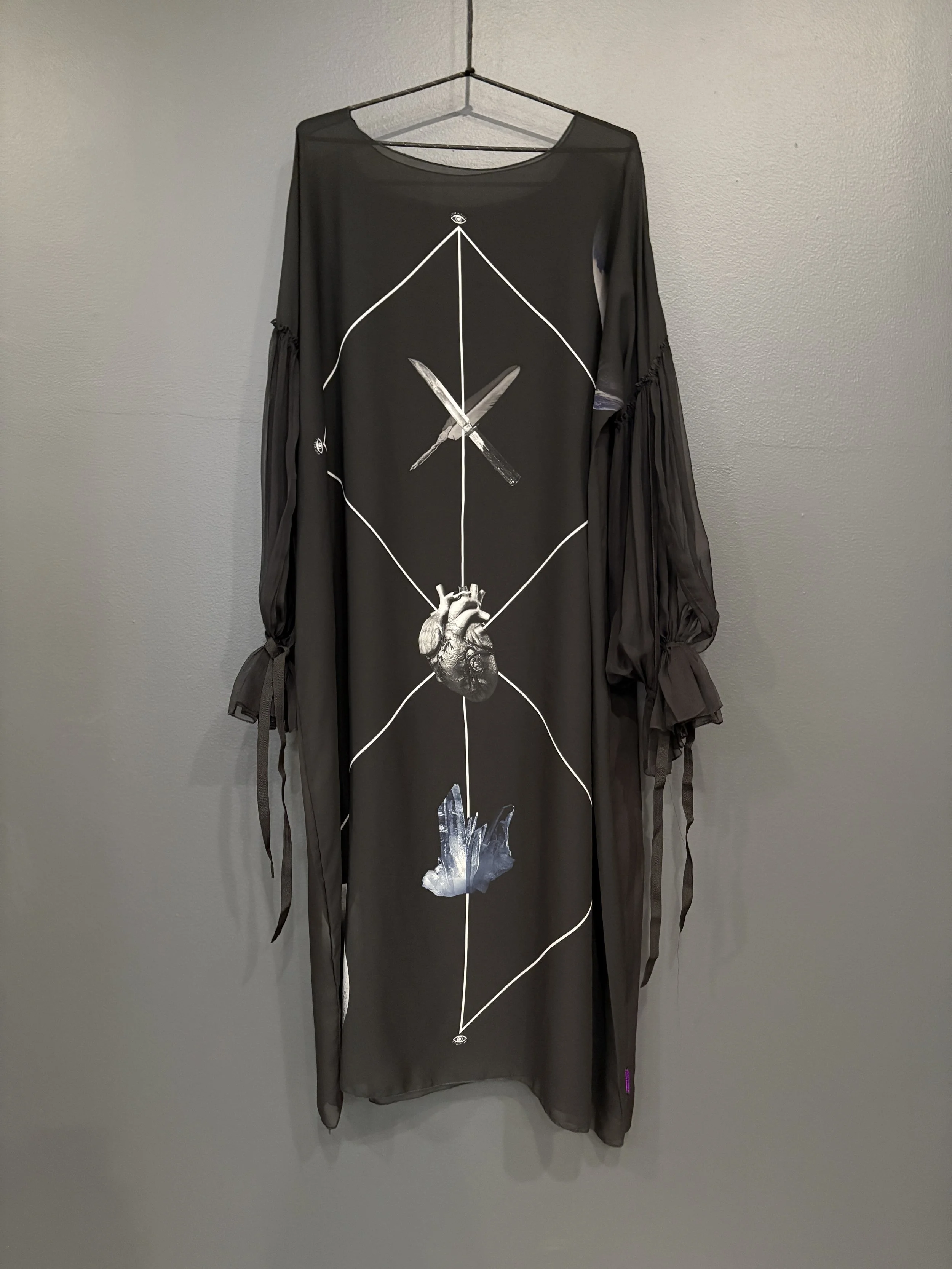 Akiko dress with gathered sleeve and peace print