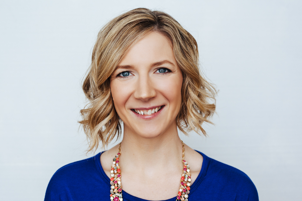 vev_studios_authentic_professional_portrait_acupuncture_acupuncturist_headshot_sarah_hammer_to_the_point_pdx4.jpg