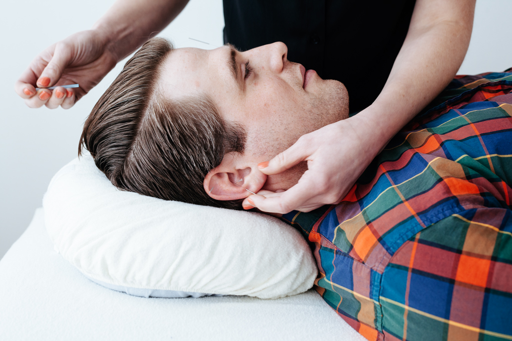 vev_studios_authentic_professional_portrait_acupuncture_acupuncturist_headshot_sarah_hammer_to_the_point_pdx5.jpg