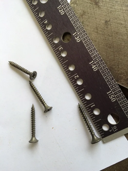 I grabbed these drywall (I think) screws from my random screws pile