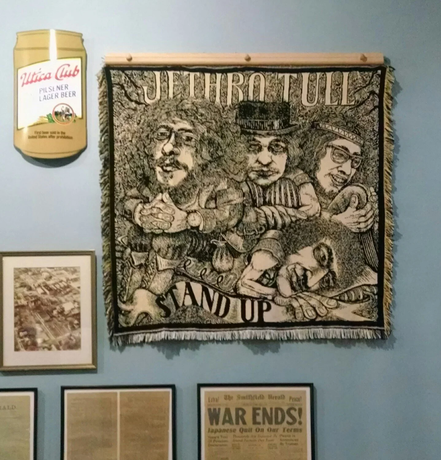 tullthrowsimpletwisttaproom.jpg