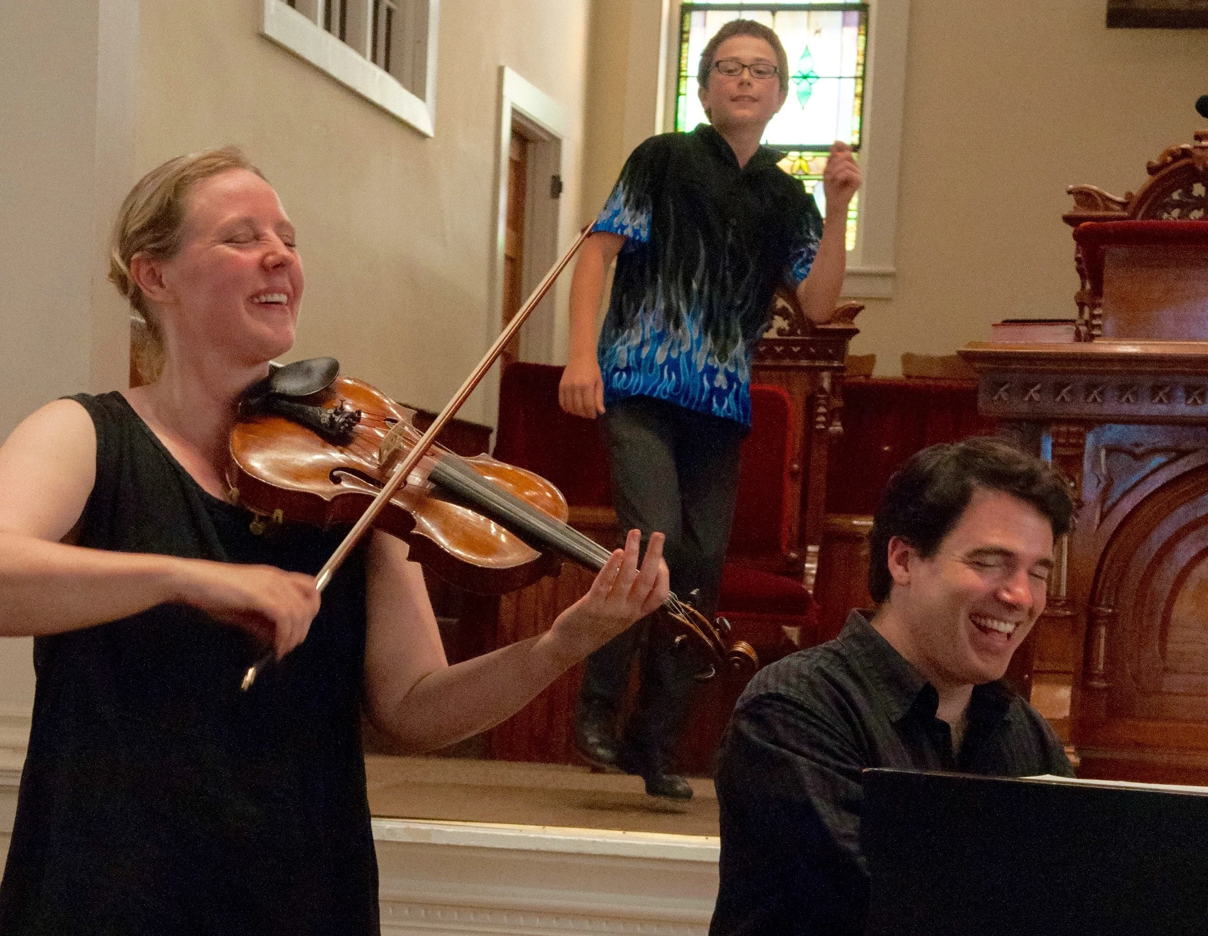 Fiddlers Gretchen Koehler, Ottawa Valley Step dancer Sylvain Koehler Foisy, pianist, Daniel Kelly. (Photo: Alicia Bodmer)