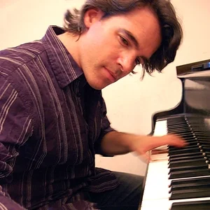 FIDDLING WITH IMPROV: Jazz pianist Daniel Kelly 