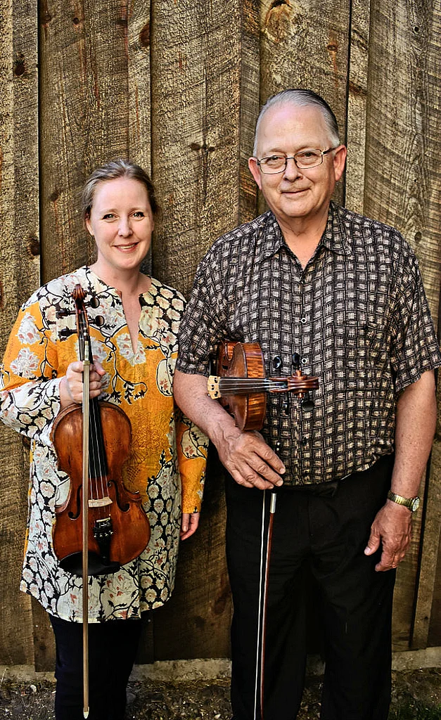 Fiddlers Gretchen Koehler & Don Woodcock (In-Sil Yoo photo)