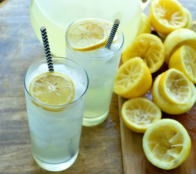 Easy Homemade Lemonade by Sugar Dish Me