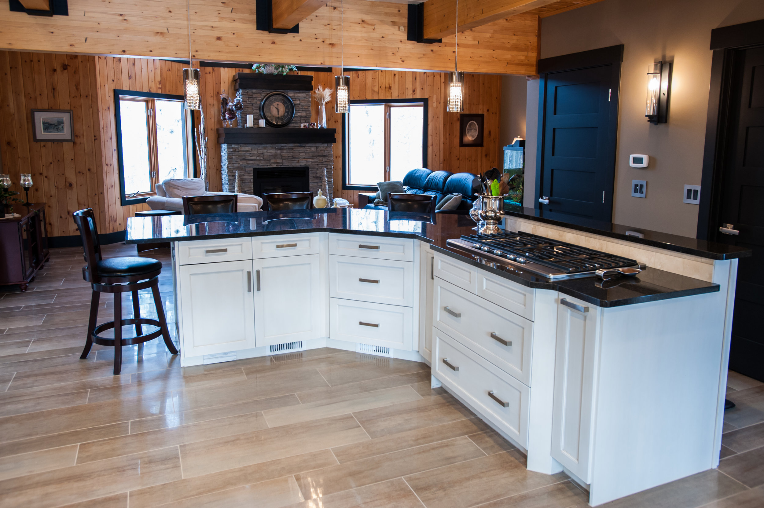 Diamond Contracting & Revolving Rooms Interior Design