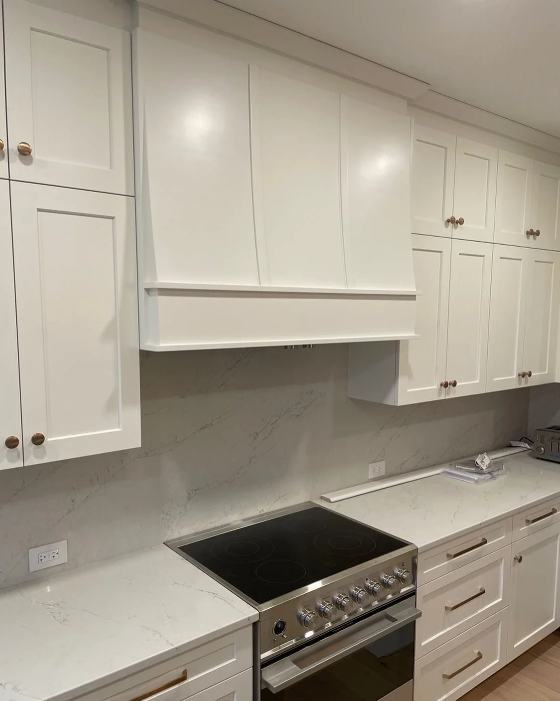 matchy matchy but also custom. perfect combo 🤩
-
#yegreno #yeglife #kitchendesign #loveit #cabinetry #yeg #yeghomes #renovation #dreamhome #dreamkitchen #quartz #custom #yegkitchen #homedesign #yegcontractor #interiordesign