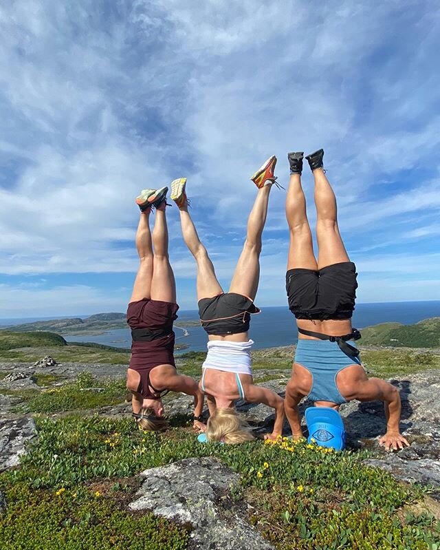 Livet er her og nå! Det er din oppgave å nyte det 🤸&zwj;♀️🏃&zwj;♀️Opplevelsesrik helg på vakre #stokk&oslash;ya med fine folk 🙏🏻 ⠀
.⠀
.⠀
.⠀
#l&oslash;pemotivasjon #aktivejenter #oppned #nytlivet #bprsnt #prsnt