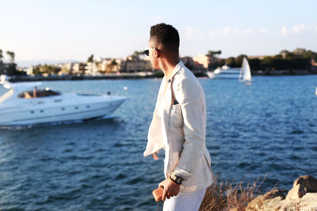 I've been wanting to go down the marina to watch the beautifully maintained yacht cruise stylishly by early in the afternoon right before sunset. It's the most beautiful scenery you'll ever witness. Yesterday, I had a chance to stop by and fulfill that fantasy. Here's what I wore: An unconstructed blazer over a white v-neck and a pair of seersucker shorts. Blazer by J.Crew V-neck by Theunderdog. Co Short: Vintage Shoes by Sperry Topsider specs by Asos Thanks fpr stopping by. Questions and/or comments are welcome. Until next time, Avec Classe, Perkens