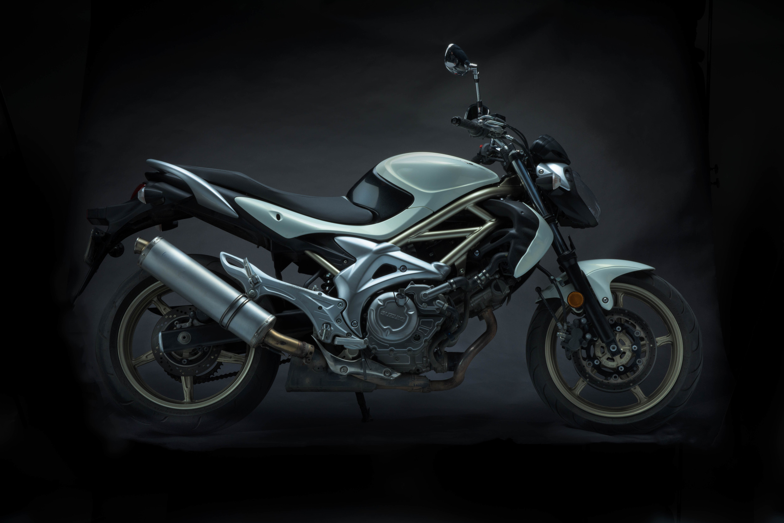 Commercial-Suzuki Motocycle