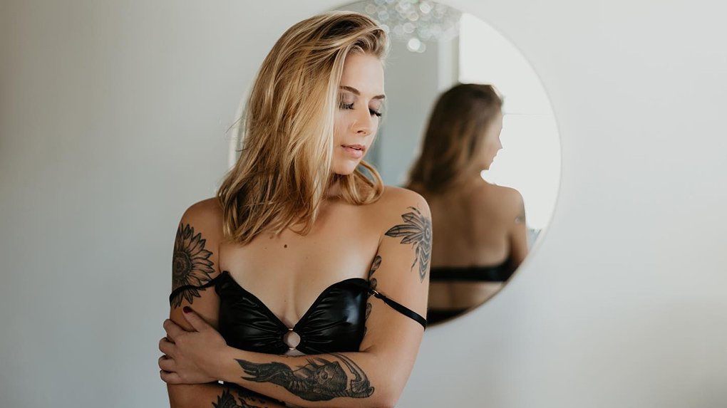 Nikki Bay Denver Colorado model blonde beauty