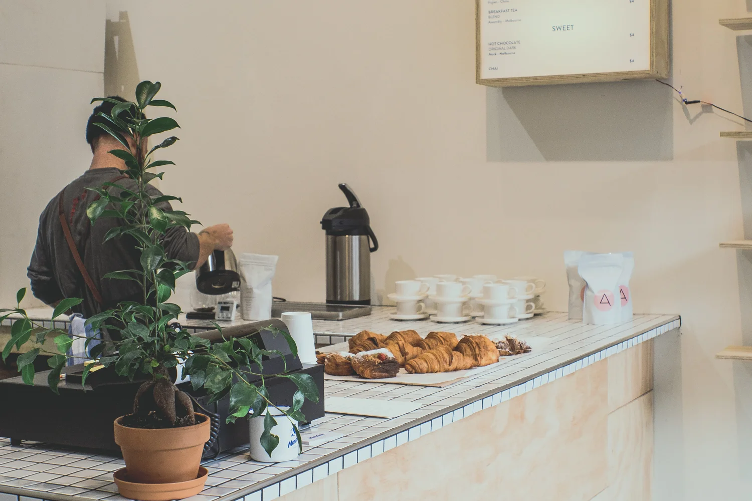 mondays-coffee-store-photography-2.jpg