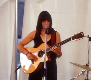 The Red Lion, St Kew: performing Loop de Loop