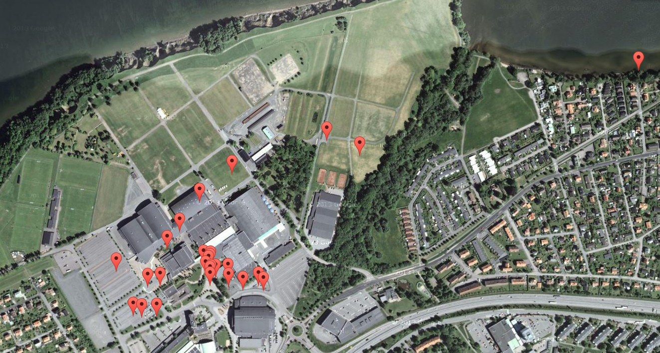 People out walking around Dreamhack trying to solve the maze task