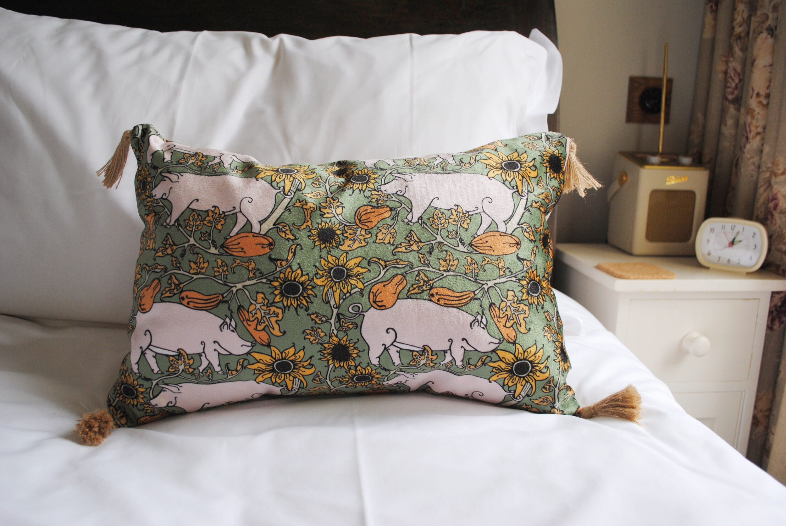 pig cushion.jpg