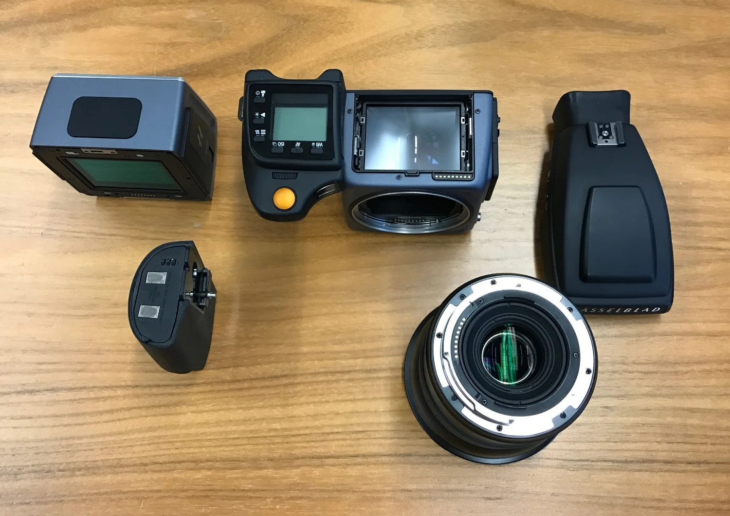 Bei Hasselblad ist alle austauschbar.