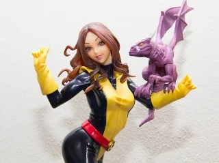 And she has a dragon. White Goodman didn't have a freakin' dragon.