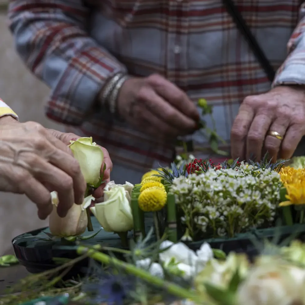 Fine Arts & Flowers | Sip & Snip Floral Workshop