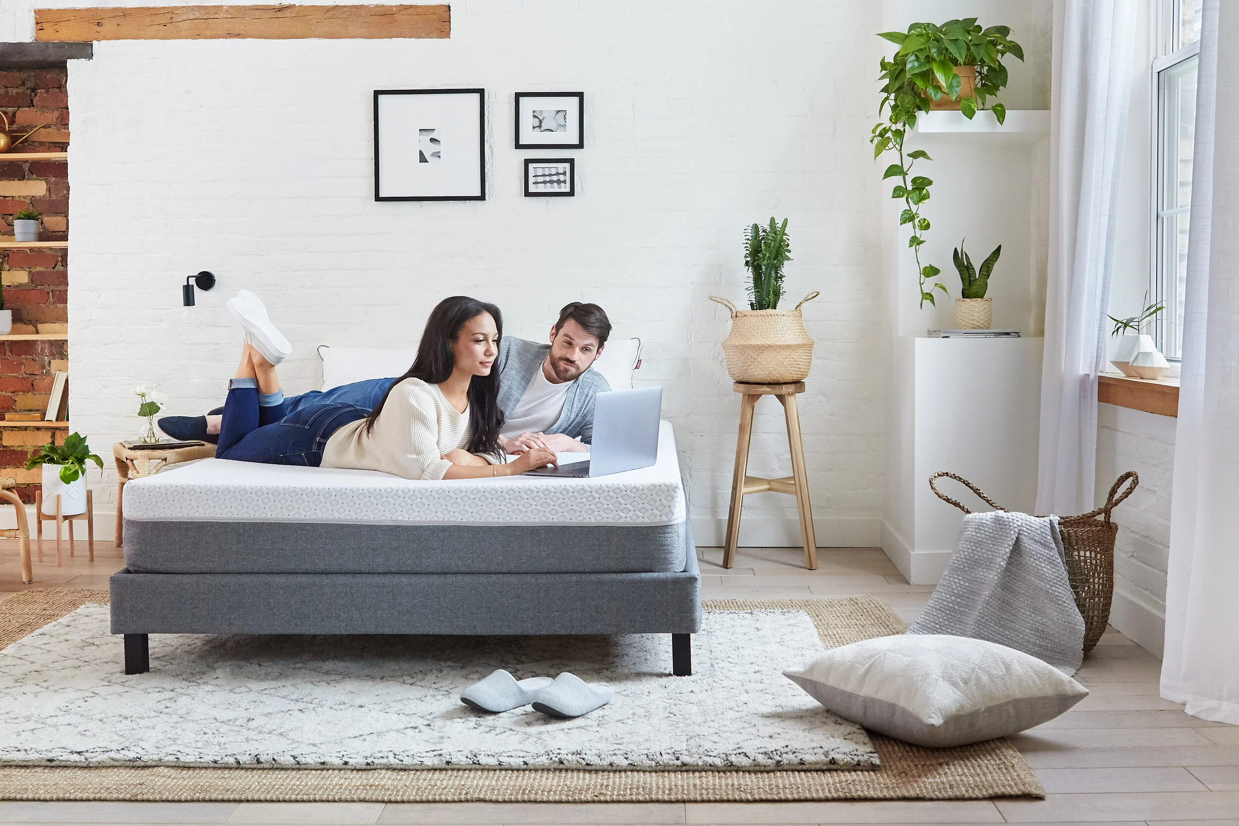 ENDY_ROOMSET_MODEL_0389_v2.jpg