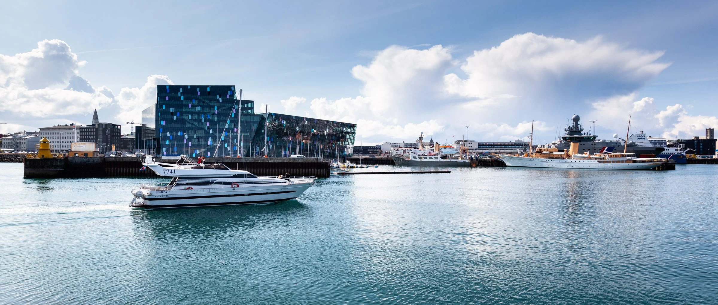 Boat coming to harbour