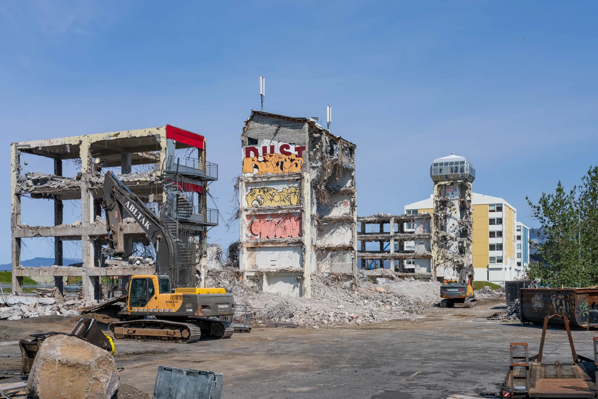 Building Demolition in Reykjavík - SIG08129.jpg