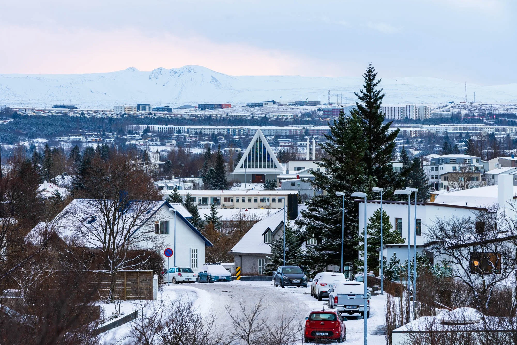 Snowy Street Toward Reykjavík Mountains - SIG03568.jpg