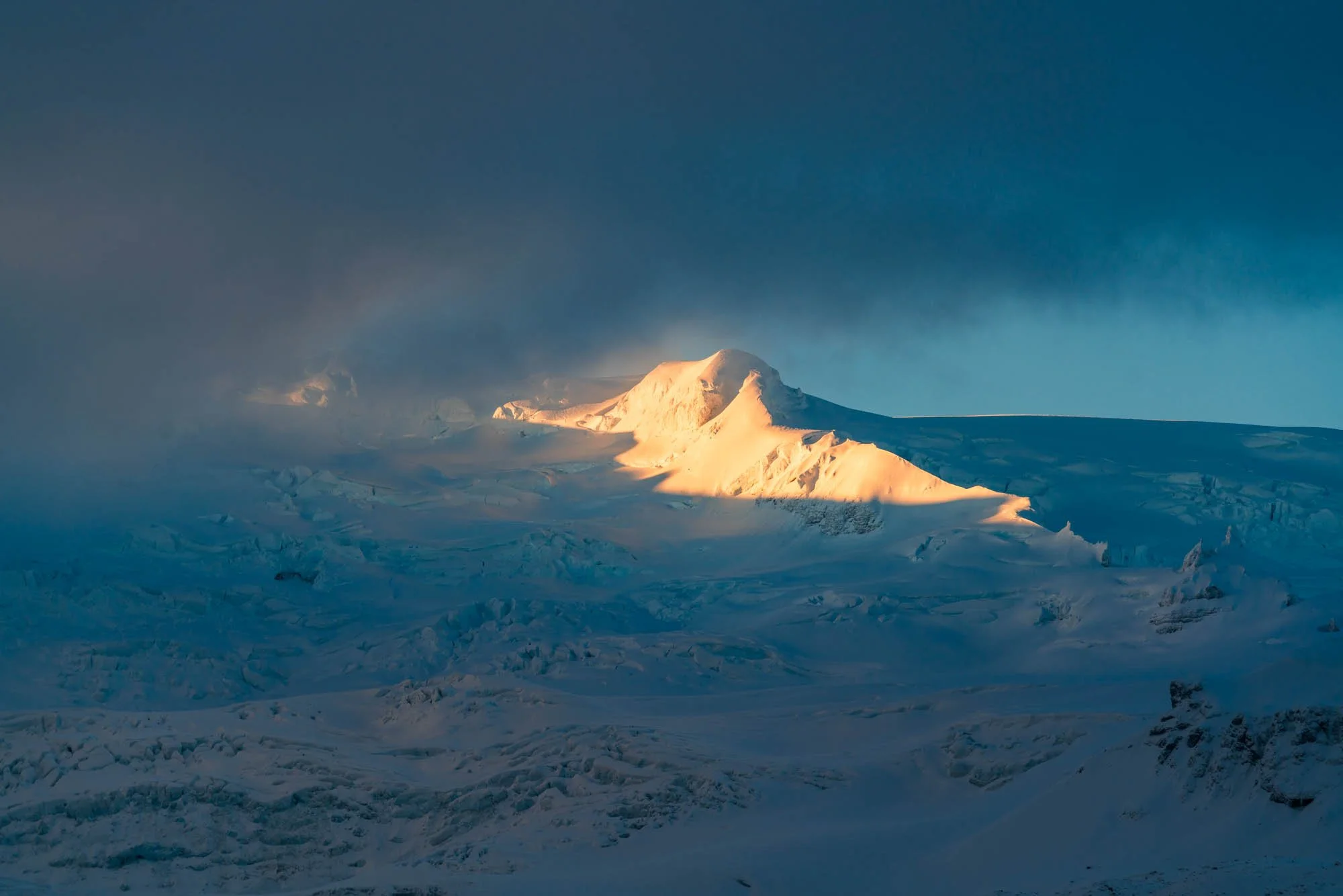 Sunlit Peak Beside Jökulsárlón - SIG07046.jpg