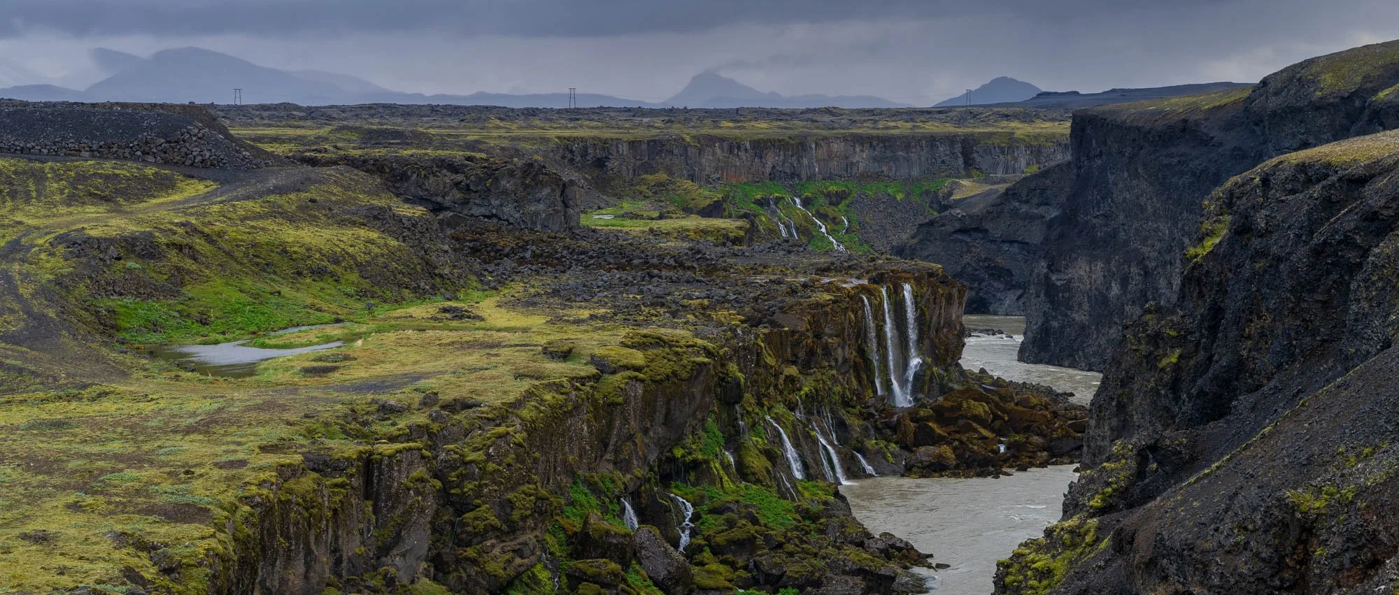 Sigöldugljúfur Waterfalls by the Power Plant Road.jpg