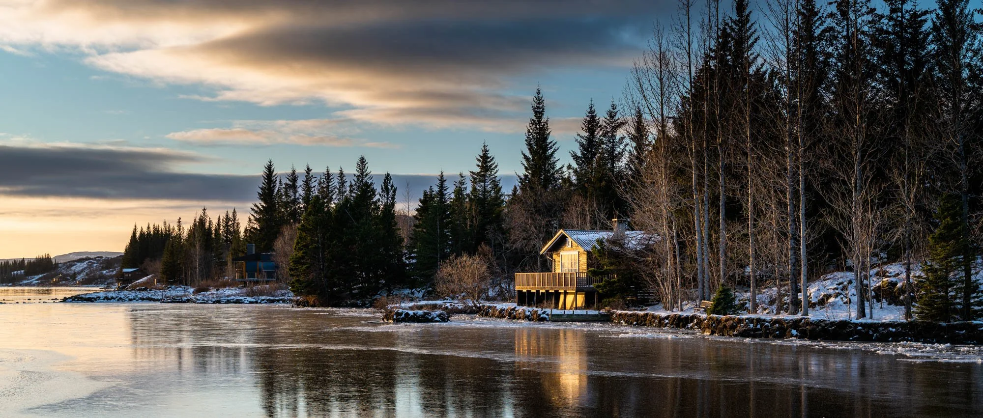 Cabin by Þingvellir Lake at Sunset.jpg