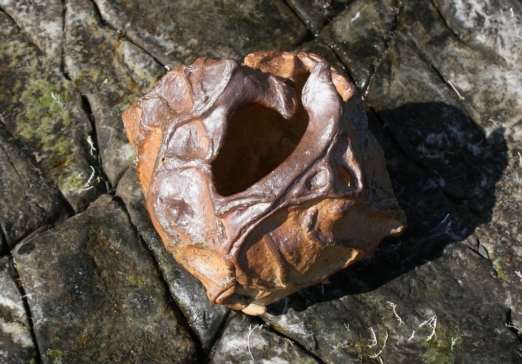 Applied Arts-Kimmeridge Pot 4-Stoneware clay-h11cm.JPG
