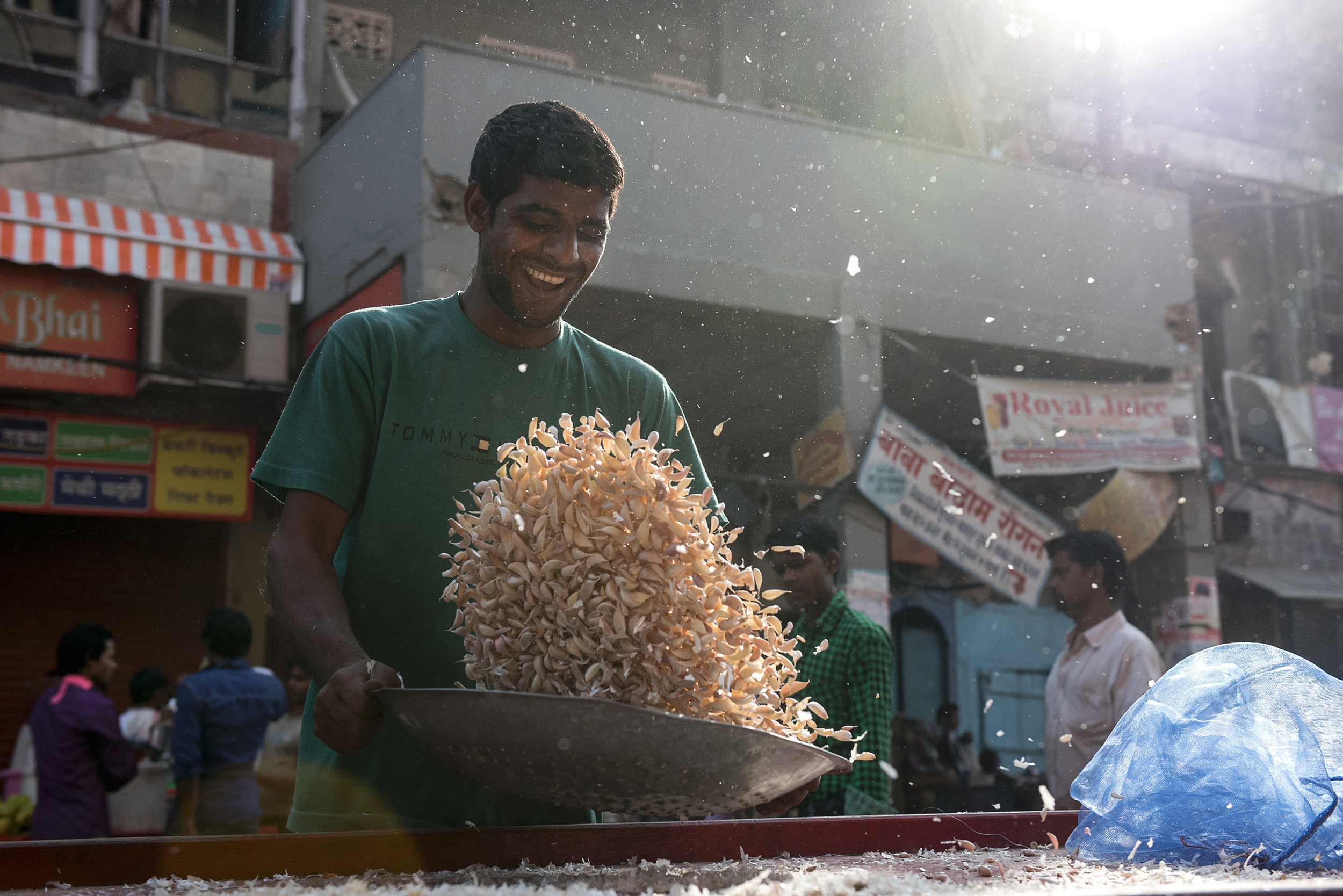 Separating garlic never looked so fun