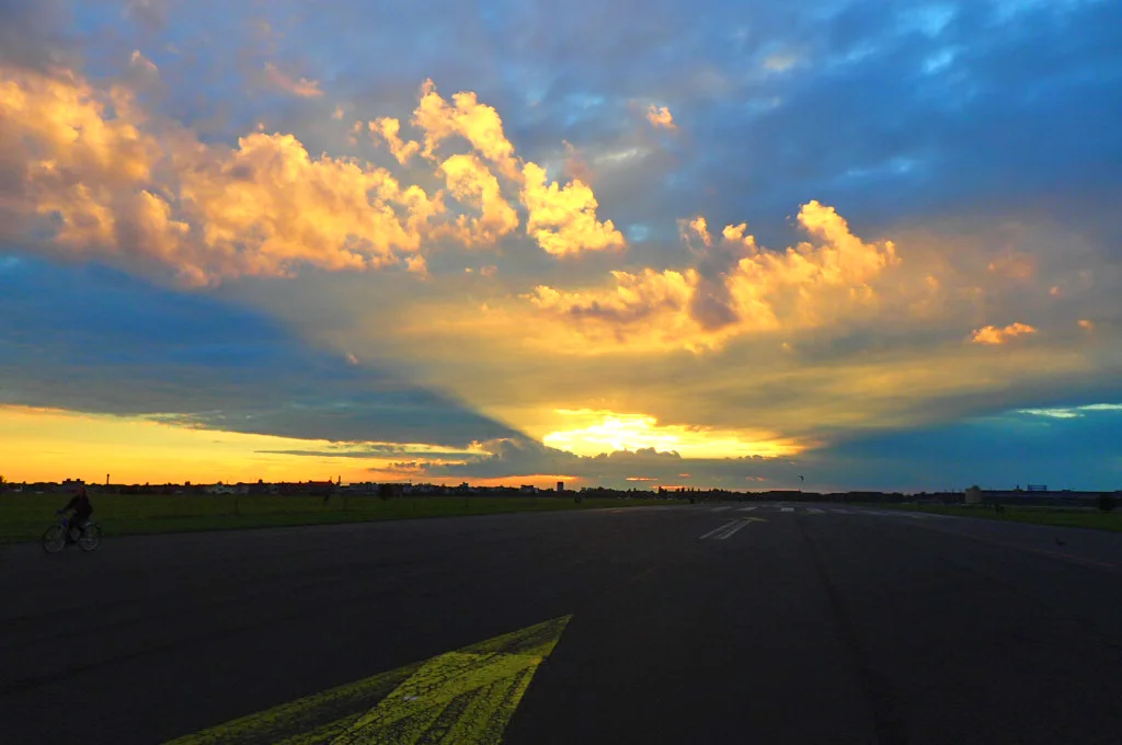 The abandoned airport: Sunset and skyriders at Tempelhof in Berlin