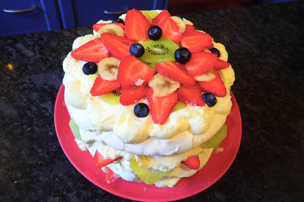 Baking an X-Mas Pavlova at a house-sit in New Zealand